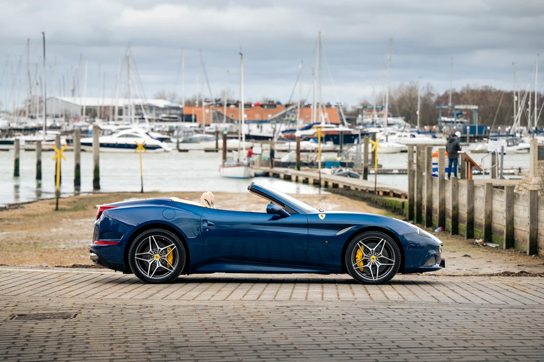 2016 Ferrari California T - Image 5 of 31