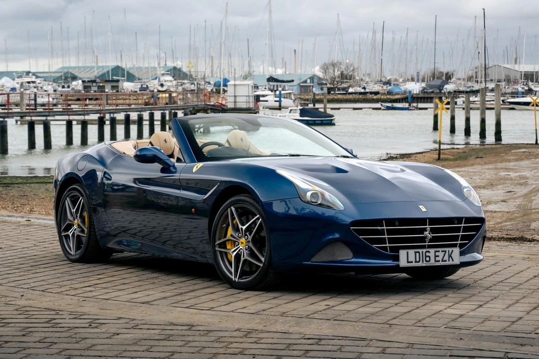 2016 Ferrari California T - Image 2 of 31