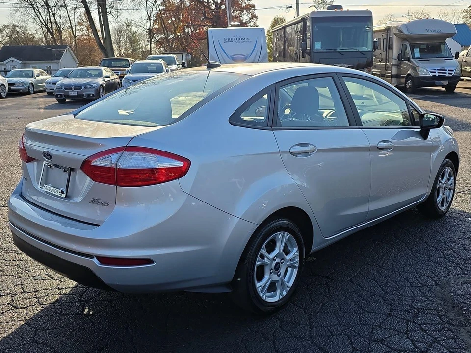 2016 Ford Fiesta - Image 2 of 12