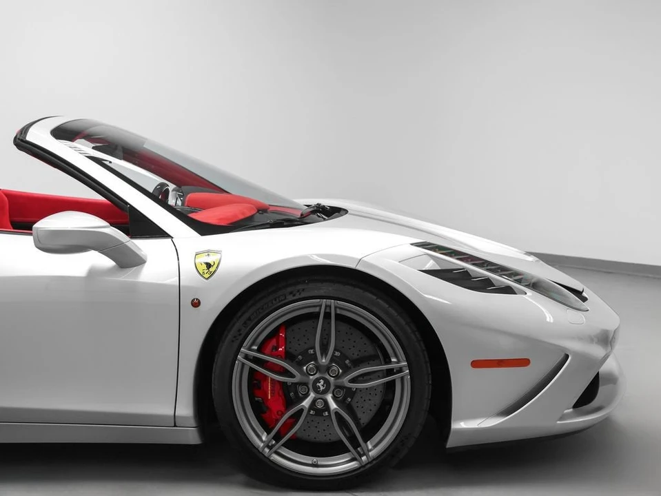 2016 Ferrari 458 Speciale Aperta - Image 13 of 31