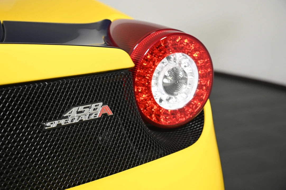 2016 Ferrari 458 Speciale Aperta - Image 29 of 31