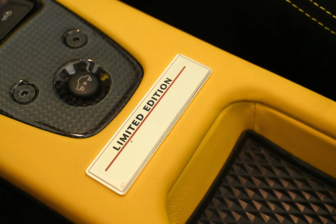 2016 Ferrari 458 Speciale Aperta - Image 27 of 31