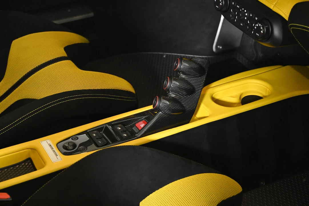 2016 Ferrari 458 Speciale Aperta - Image 25 of 31