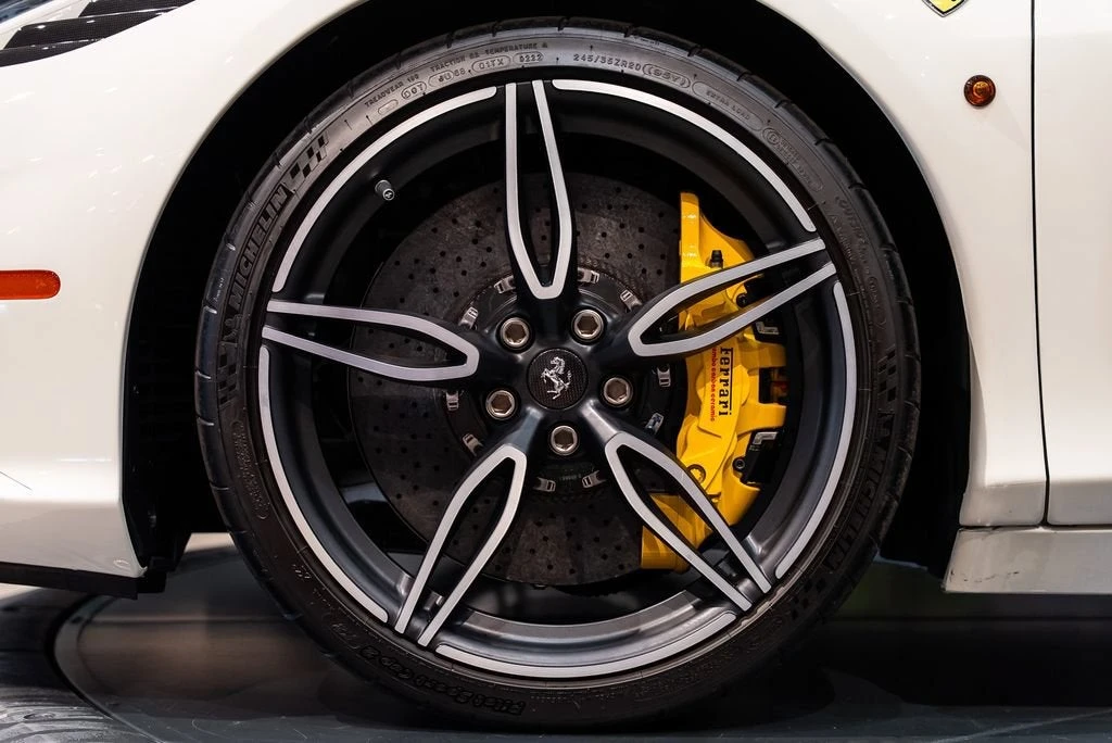 2016 Ferrari 458 Speciale Aperta - Image 13 of 31