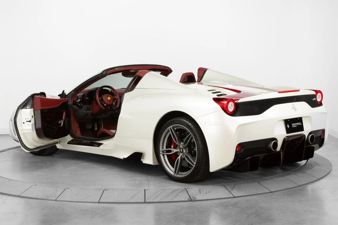 2016 Ferrari 458 Speciale Aperta - Image 15 of 31