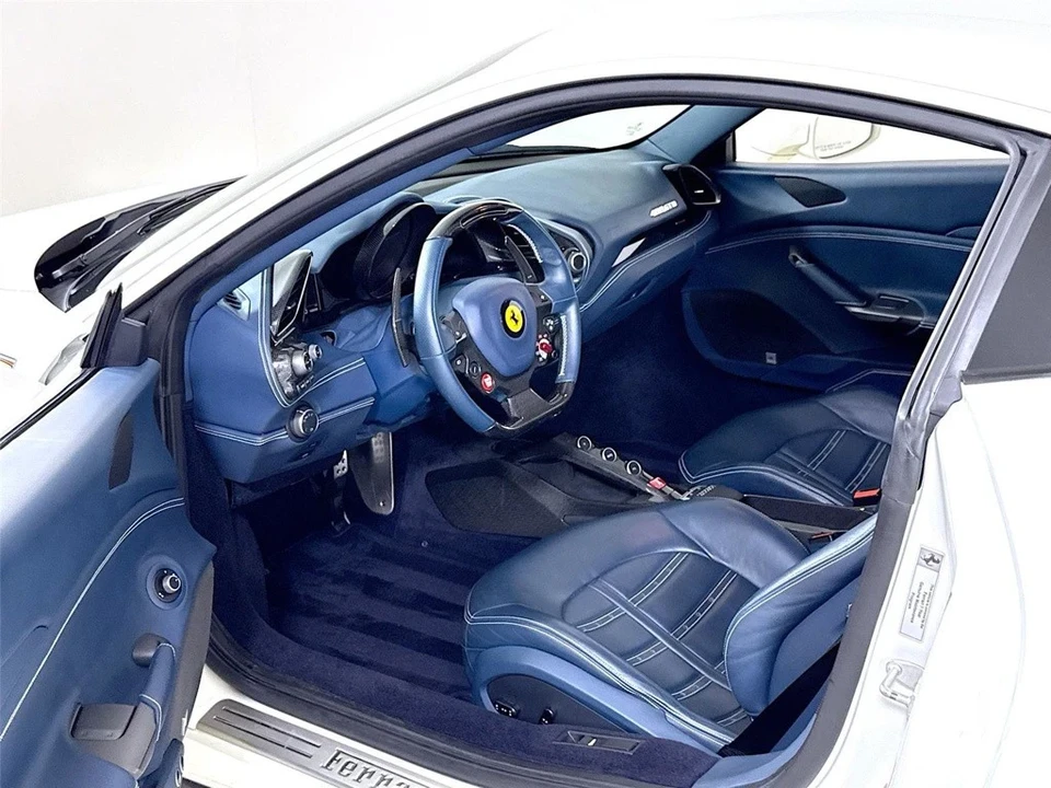 2016 Ferrari 488 GTB - Image 11 of 12