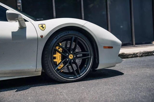 2016 Ferrari 488 GTB - Image 9 of 18