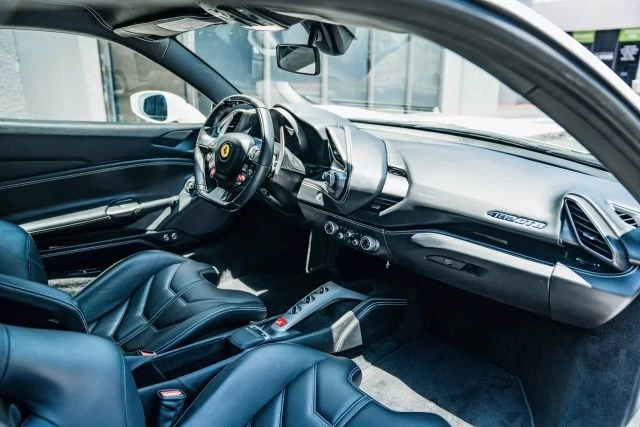 2016 Ferrari 488 GTB - Image 17 of 18