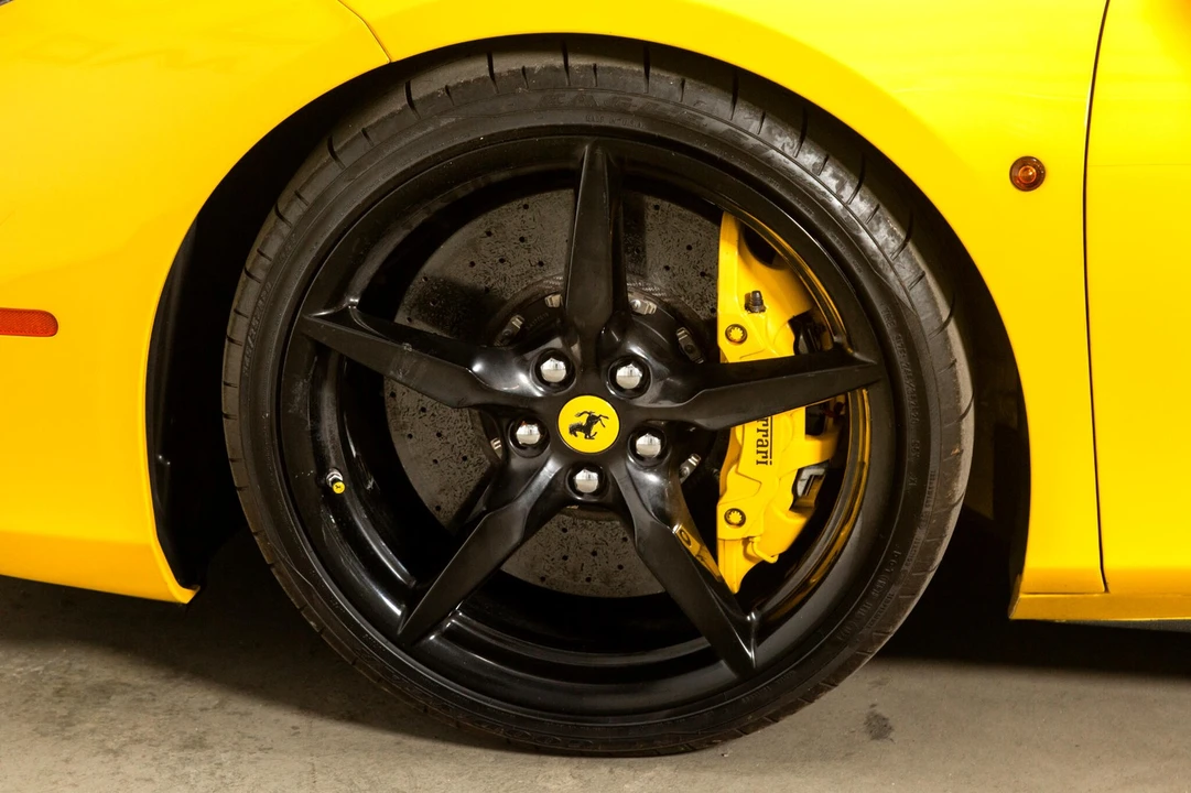 2016 Ferrari 488 GTB - Image 10 of 31