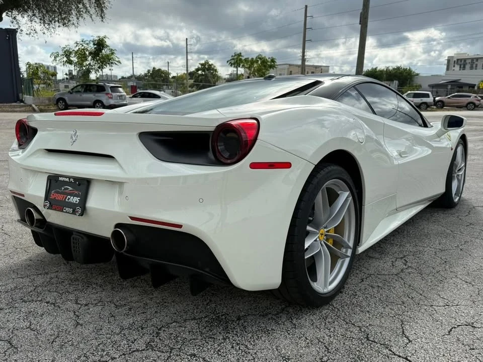 2016 Ferrari 488 GTB - Image 4 of 12