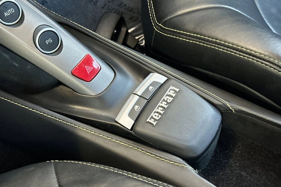 2016 Ferrari 488 GTB - Image 23 of 31