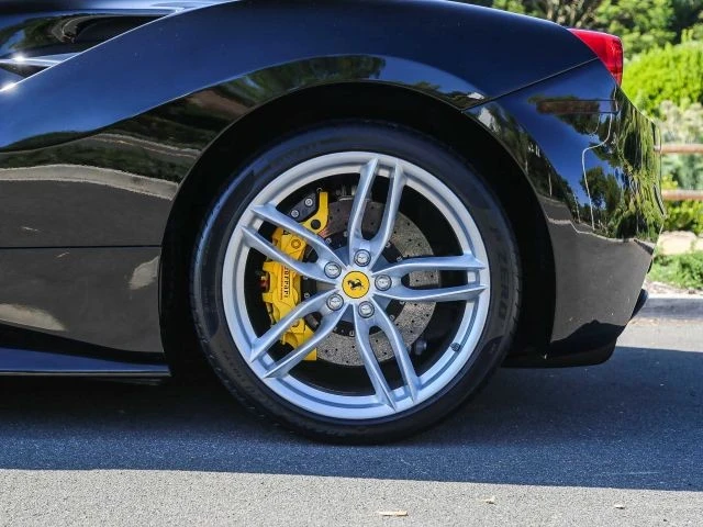 2016 Ferrari 488 GTB - Image 8 of 31