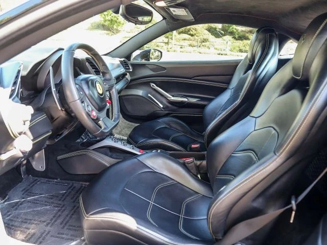 2016 Ferrari 488 GTB - Image 29 of 31