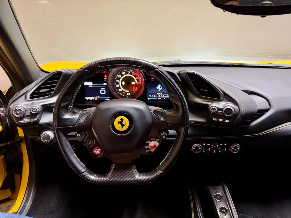 2016 Ferrari 488 GTB - Image 24 of 31