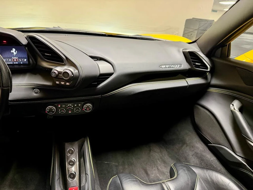 2016 Ferrari 488 GTB - Image 26 of 31
