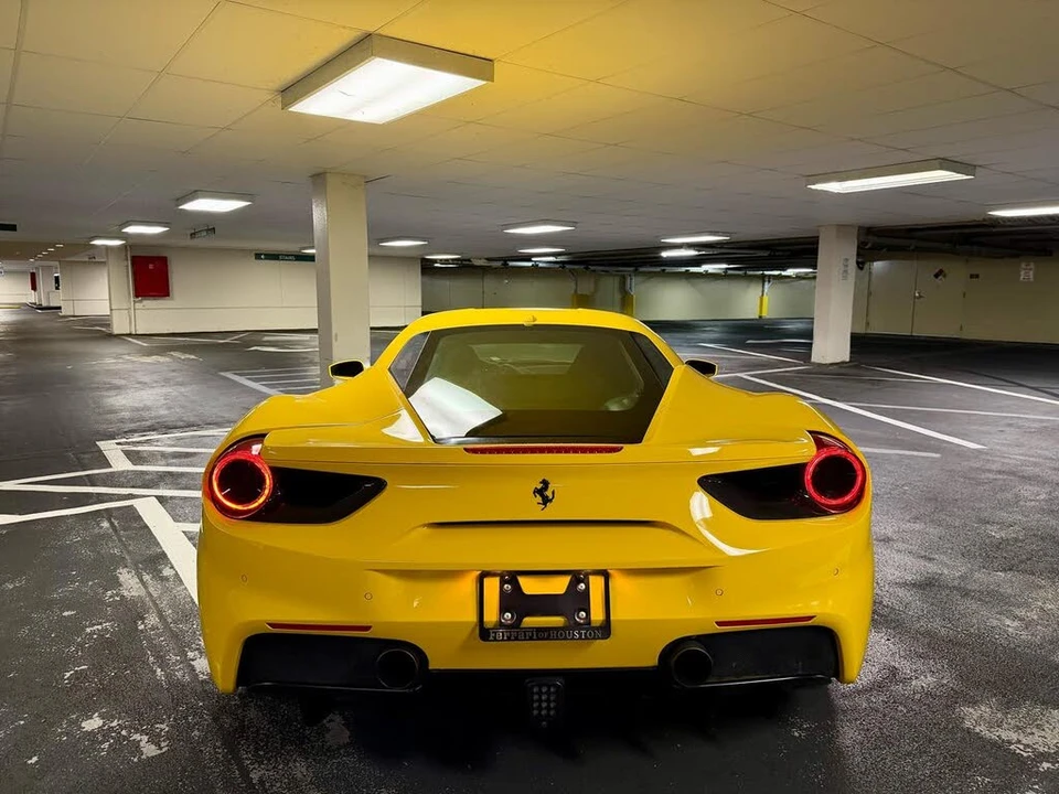 2016 Ferrari 488 GTB - Image 11 of 31