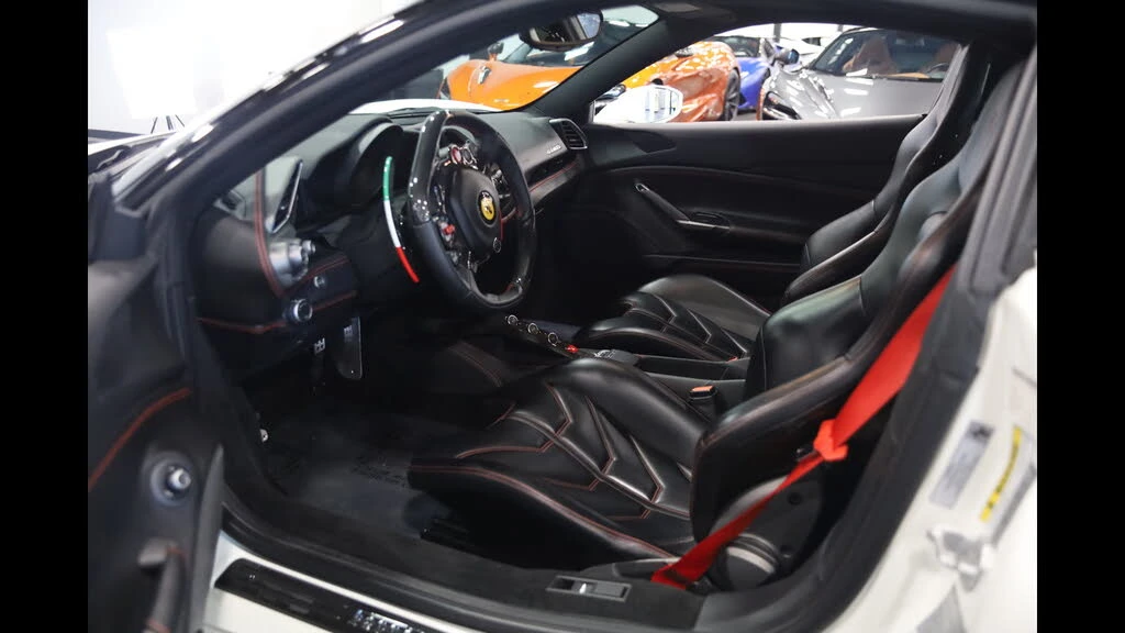 2016 Ferrari 488 GTB - Image 17 of 31