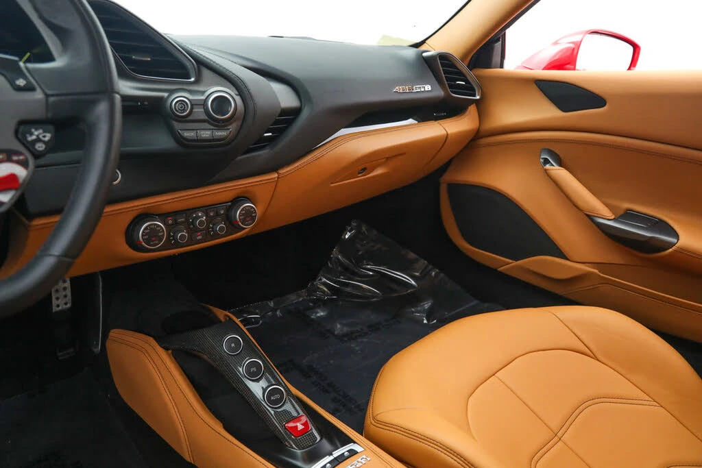 2016 Ferrari 488 GTB - Image 28 of 31