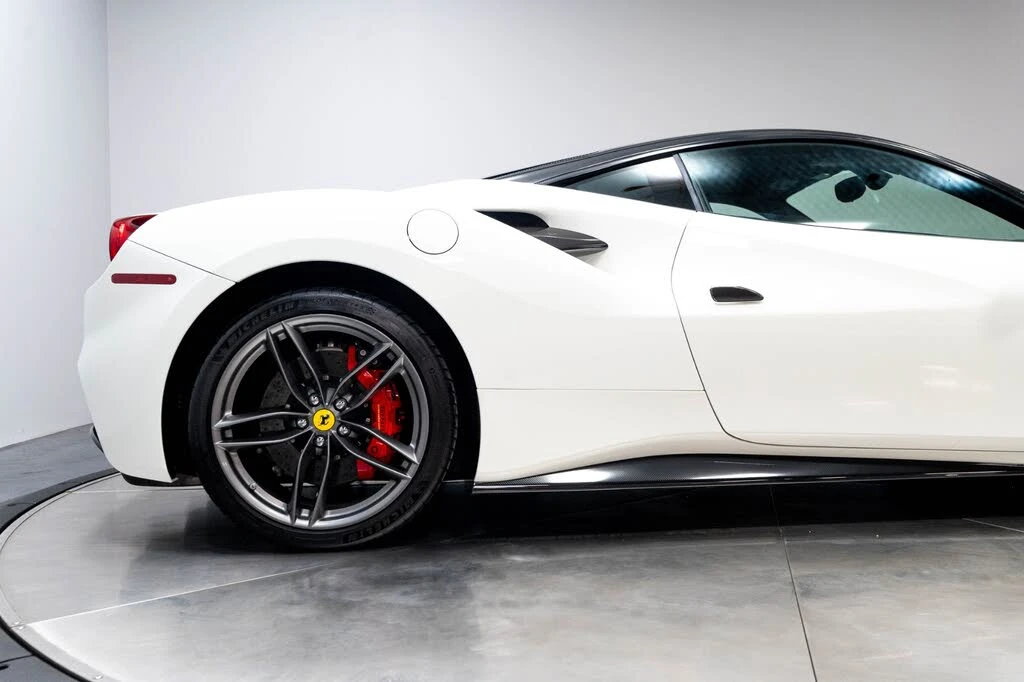 2016 Ferrari 488 GTB - Image 23 of 31