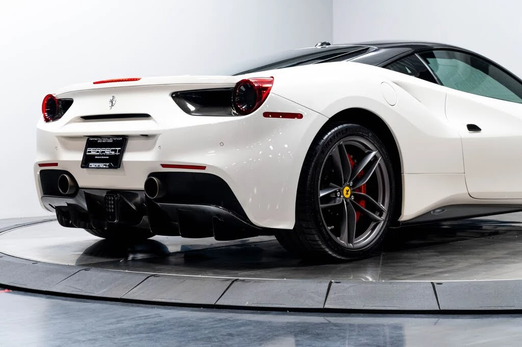 2016 Ferrari 488 GTB - Image 18 of 31