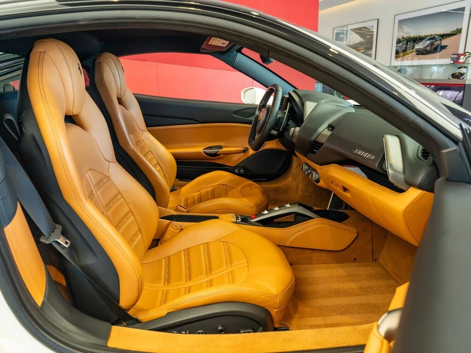 2016 Ferrari 488 GTB - Image 19 of 27