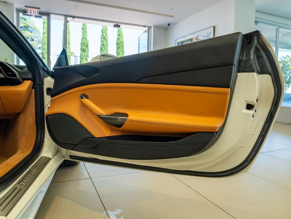 2016 Ferrari 488 GTB - Image 17 of 27