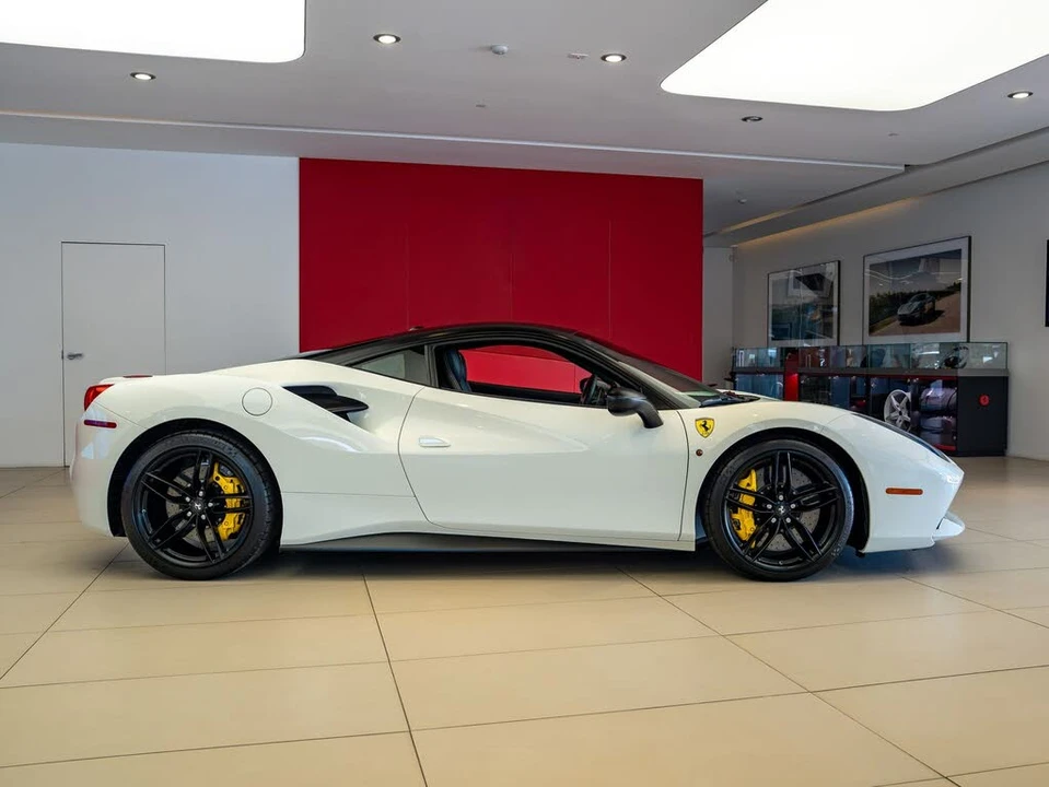 2016 Ferrari 488 GTB - Image 7 of 26