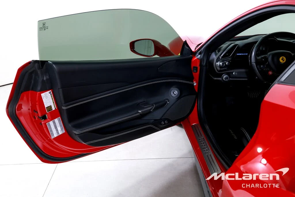 2016 Ferrari 488 GTB - Image 10 of 31