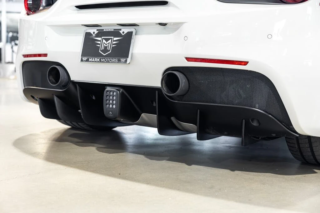 2016 Ferrari 488 GTB - Image 17 of 31