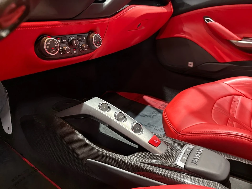 2016 Ferrari 488 GTB - Image 25 of 31