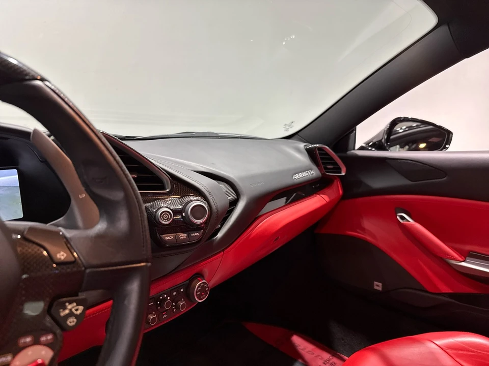 2016 Ferrari 488 GTB - Image 23 of 31