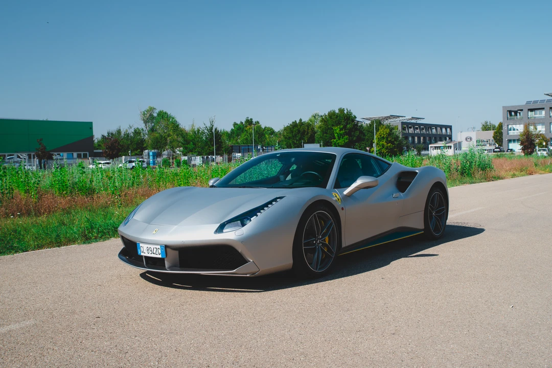 2016 Ferrari 488 GTB - Image 8 of 31