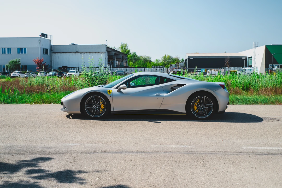 2016 Ferrari 488 GTB - Image 7 of 31