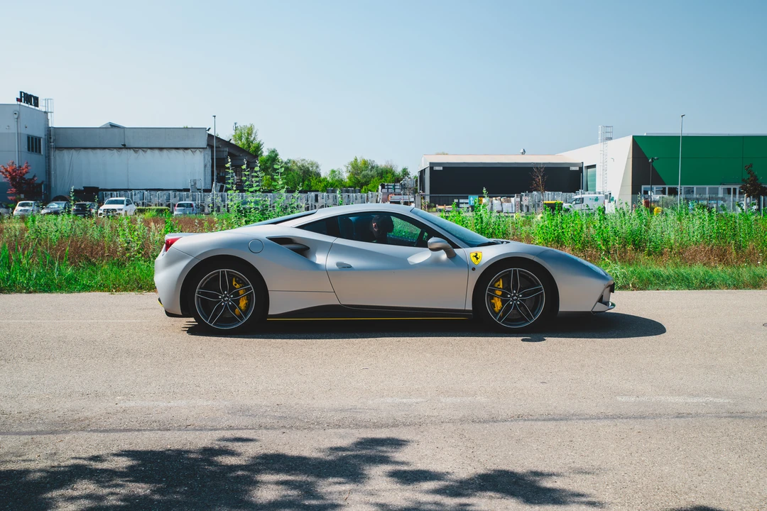 2016 Ferrari 488 GTB - Image 3 of 31