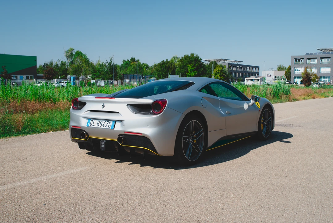2016 Ferrari 488 GTB - Image 4 of 31