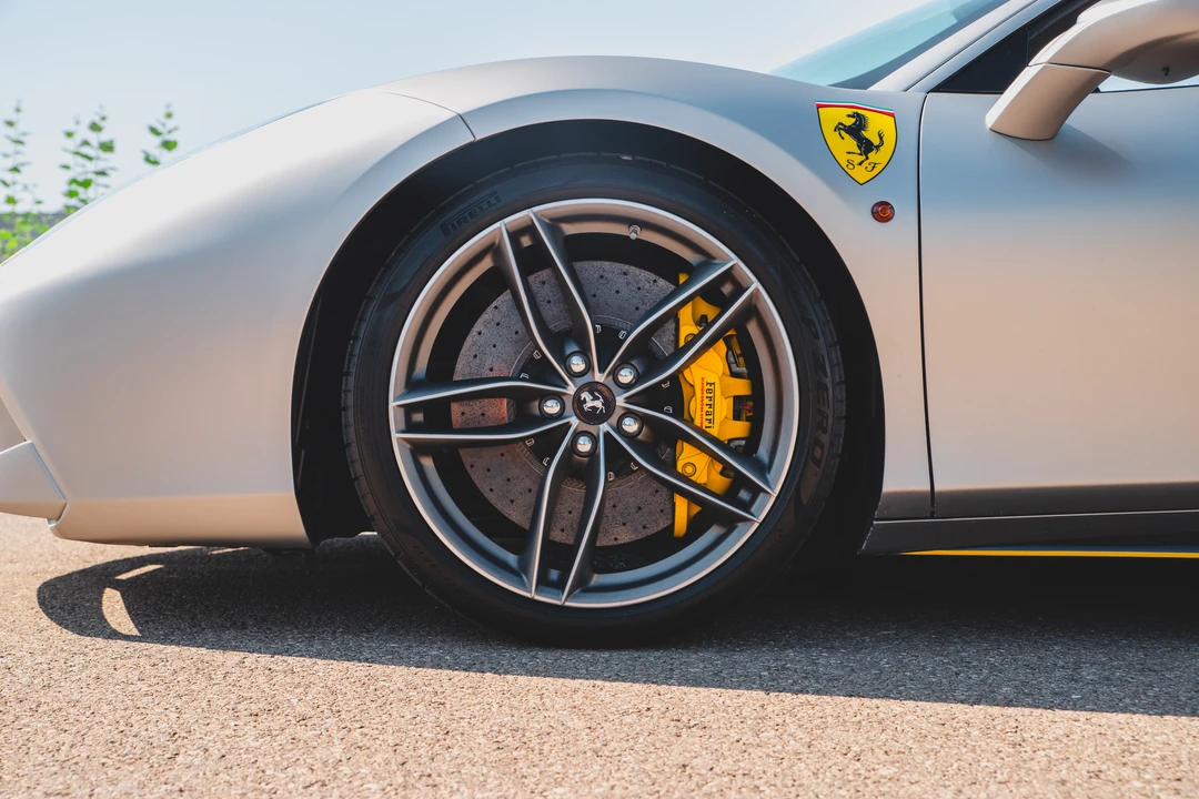 2016 Ferrari 488 GTB - Image 25 of 31