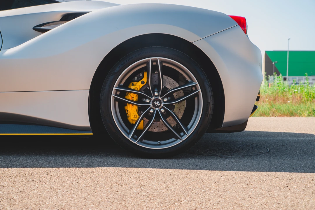 2016 Ferrari 488 GTB - Image 26 of 31