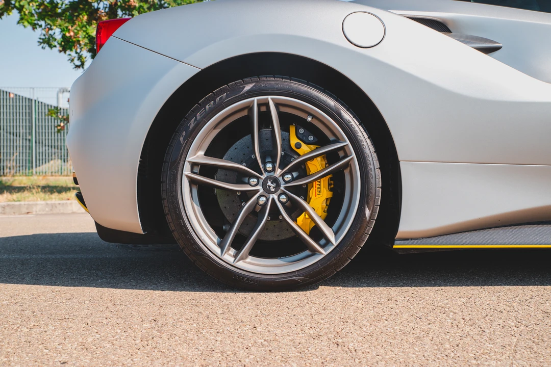 2016 Ferrari 488 GTB - Image 27 of 31