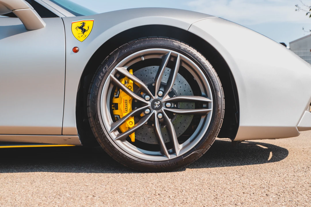 2016 Ferrari 488 GTB - Image 28 of 31