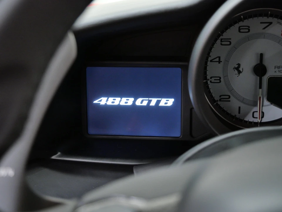 2016 Ferrari 488 GTB - Image 25 of 31