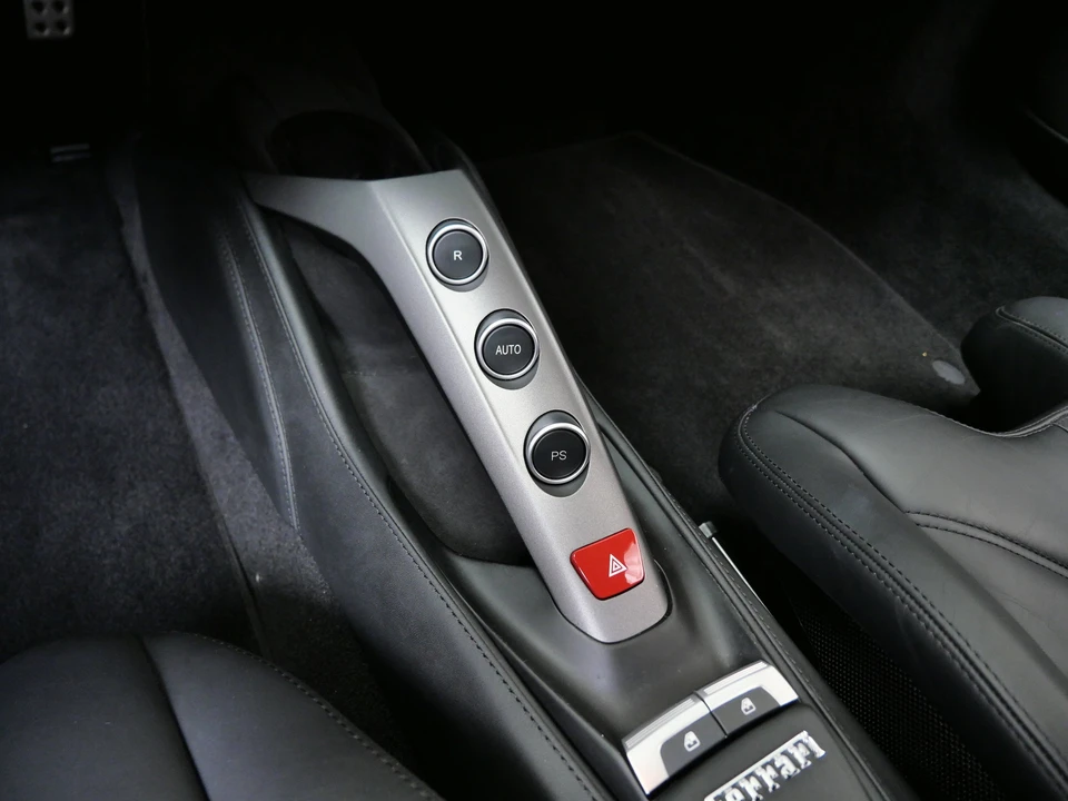 2016 Ferrari 488 GTB - Image 21 of 31