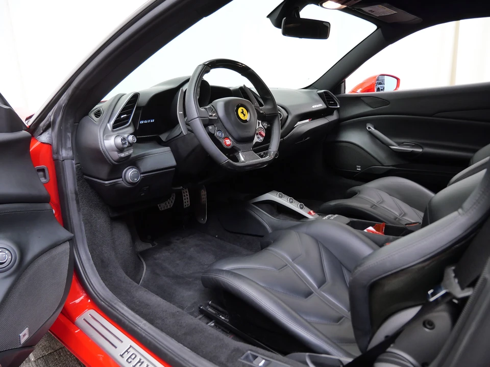 2016 Ferrari 488 GTB - Image 15 of 31