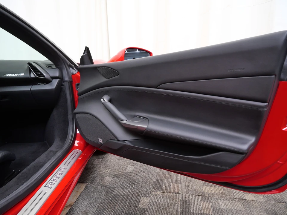 2016 Ferrari 488 GTB - Image 11 of 31