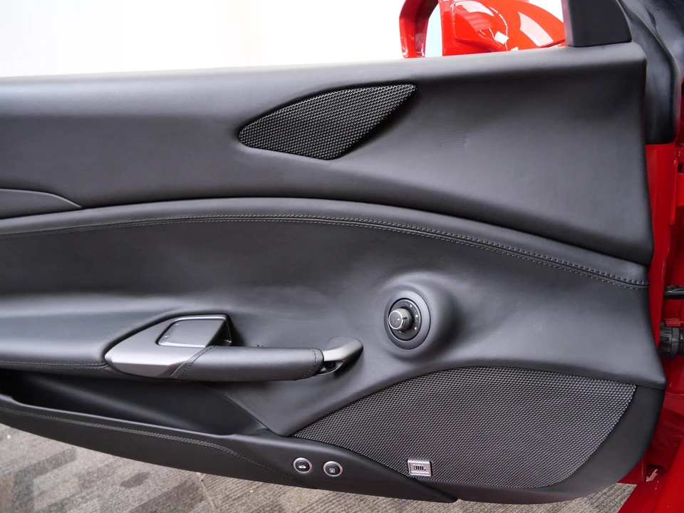 2016 Ferrari 488 GTB - Image 28 of 31