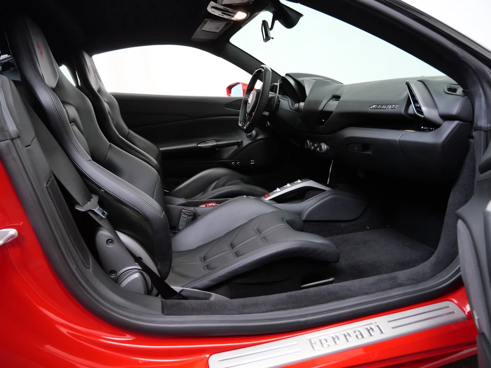 2016 Ferrari 488 GTB - Image 12 of 31