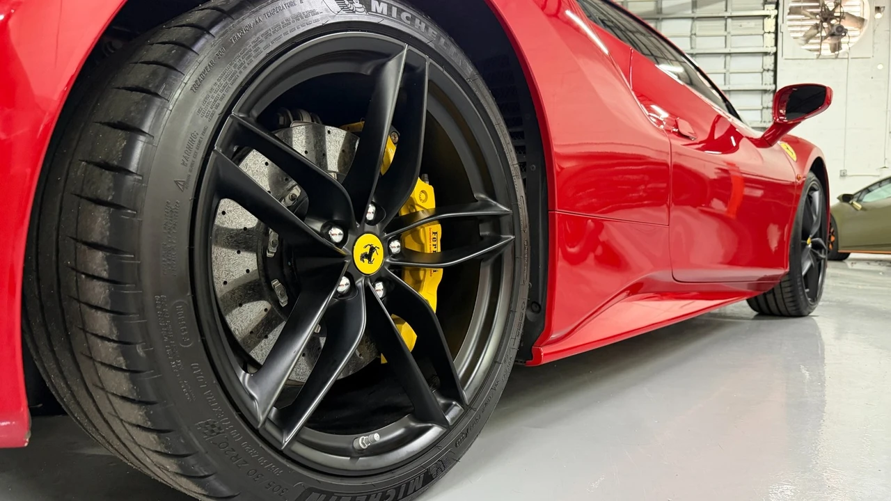 2016 Ferrari 488 GTB - Image 9 of 21