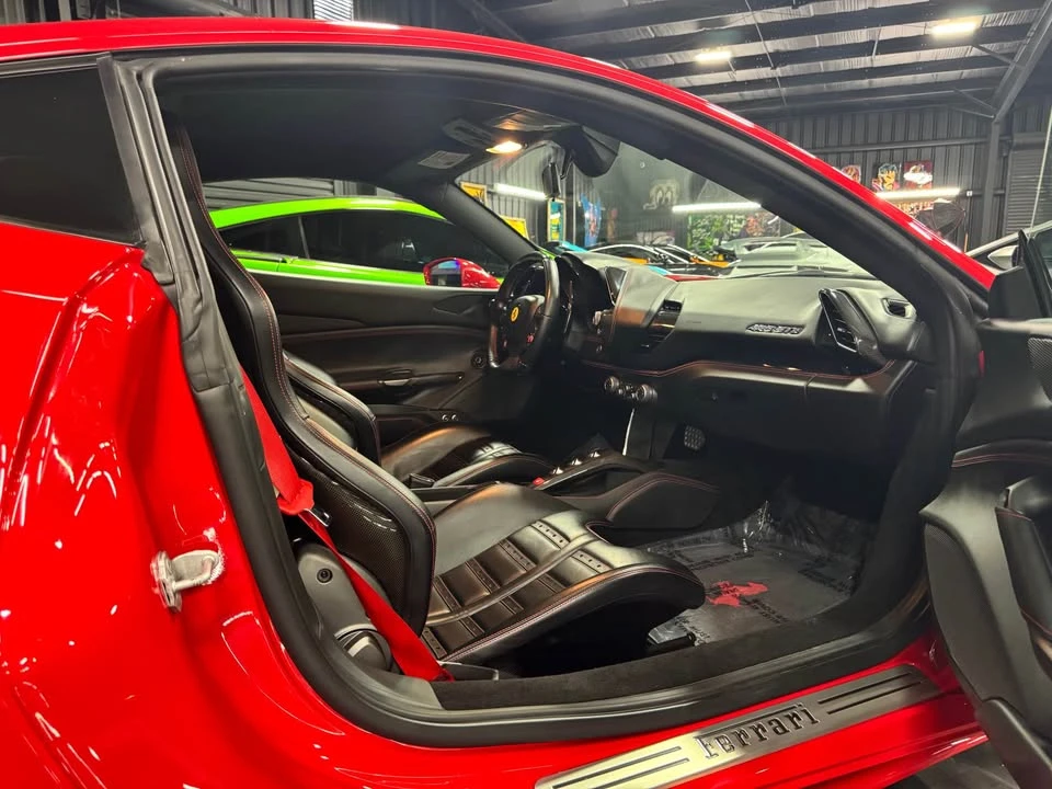 2016 Ferrari 488 GTB - Image 7 of 8