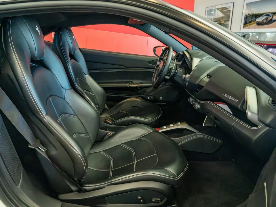 2016 Ferrari 488 GTB - Image 18 of 26