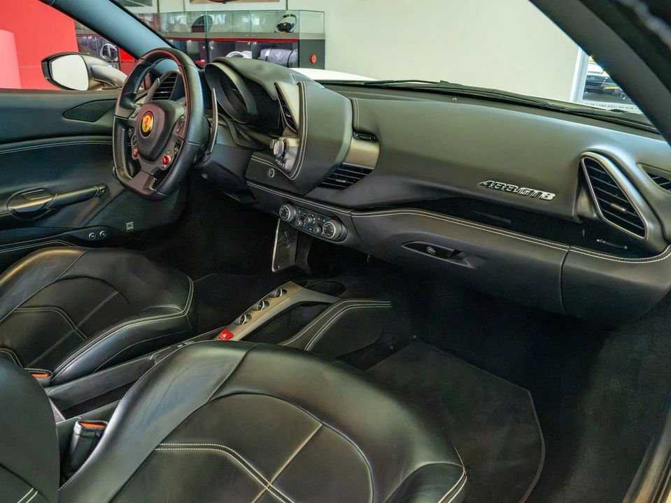 2016 Ferrari 488 GTB - Image 17 of 26