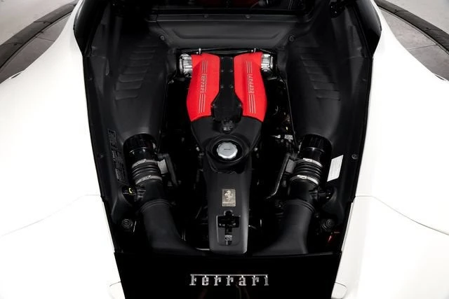 2016 Ferrari 488 GTB - Image 9 of 31